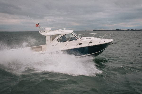 Amazing Grace 32ft Pursuit Yacht For Sale