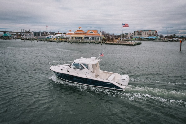 Amazing Grace 32ft Pursuit Yacht For Sale