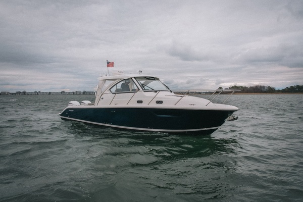 Amazing Grace 32ft Pursuit Yacht For Sale