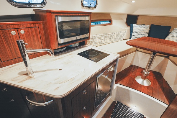 Amazing Grace 32ft Pursuit Yacht For Sale