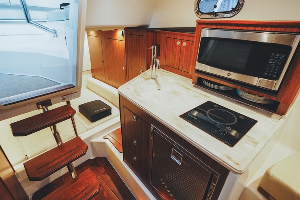 Amazing Grace 32ft Pursuit Yacht For Sale