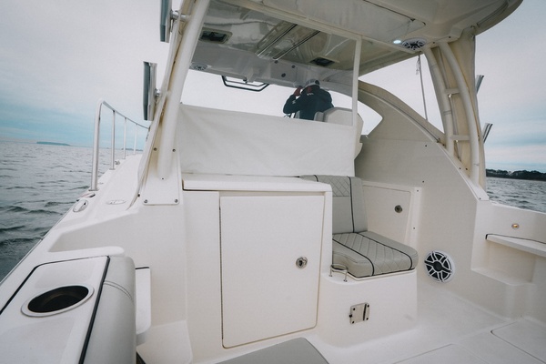 Amazing Grace 32ft Pursuit Yacht For Sale