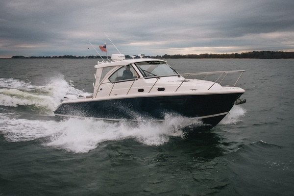 Amazing Grace 32ft Pursuit Yacht For Sale