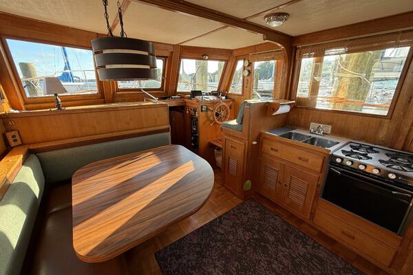 38ft Marine Trader Yacht For Sale