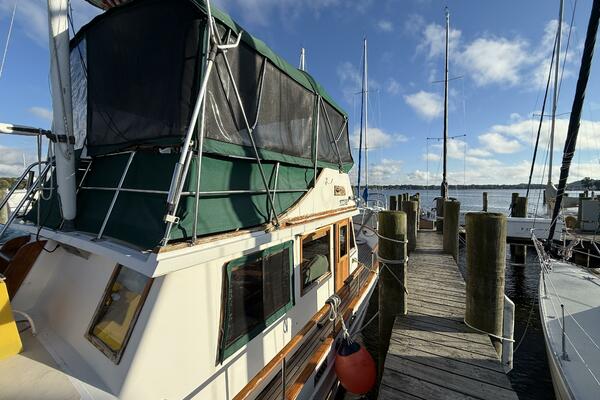 38ft Marine Trader Yacht For Sale