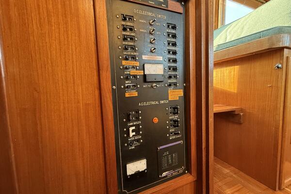 38ft Marine Trader Yacht For Sale