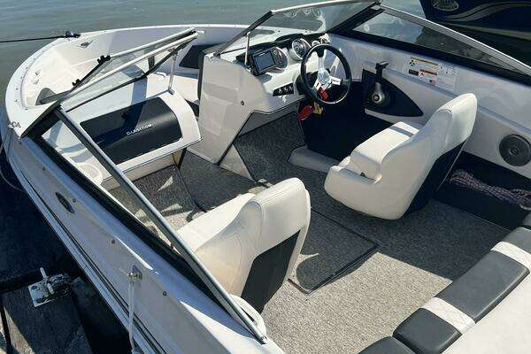 18-ft-Glastron-2014-185 GXT- Haliburton Ontario Canada  yacht for sale