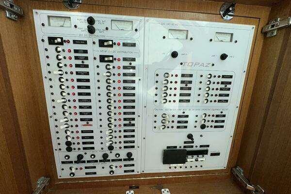 Topaz 40 Express Yacht For Sale