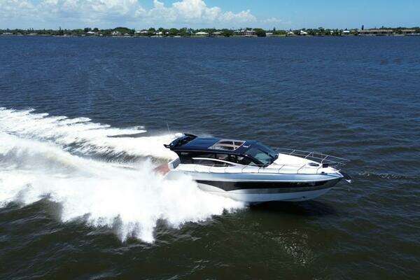 Real 40 HT Luxury  Yacht For Sale