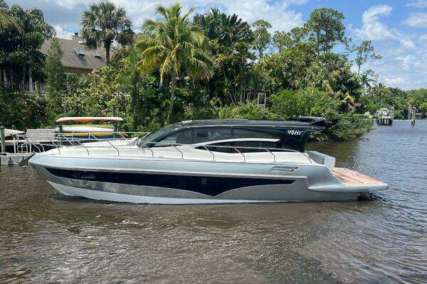 Real 40 HT Luxury  Yacht For Sale