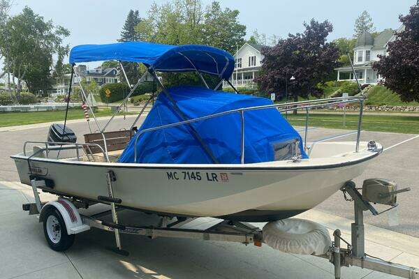 Photo of the 1981 Boston Whaler 17 Montauk