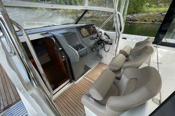 Nimbus T11 Yacht For Sale