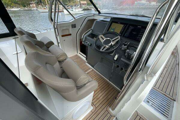 Nimbus T11 Yacht For Sale