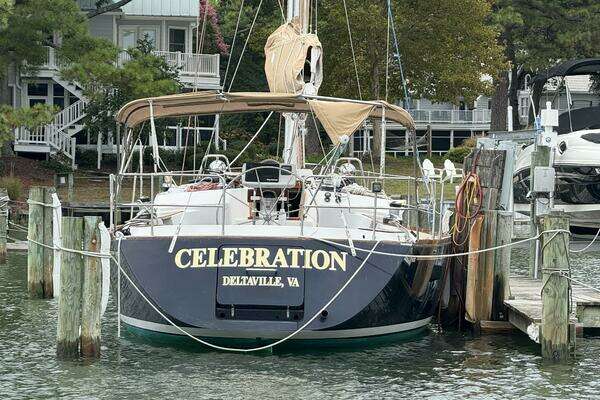 Photo of the 2001 Tartan 4100 "Celebration"