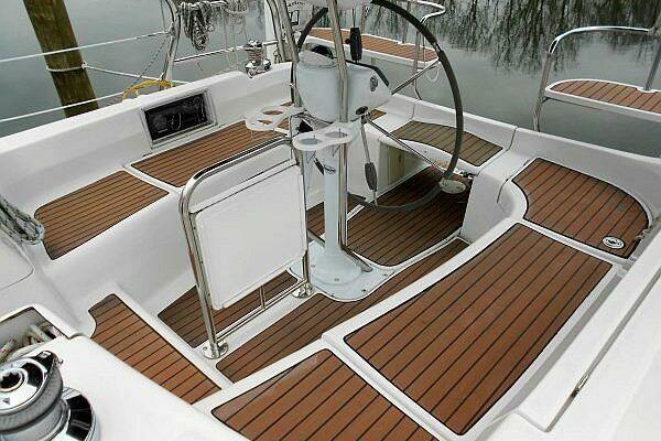 WINDEPENDENCE 38ft Hunter Yacht For Sale