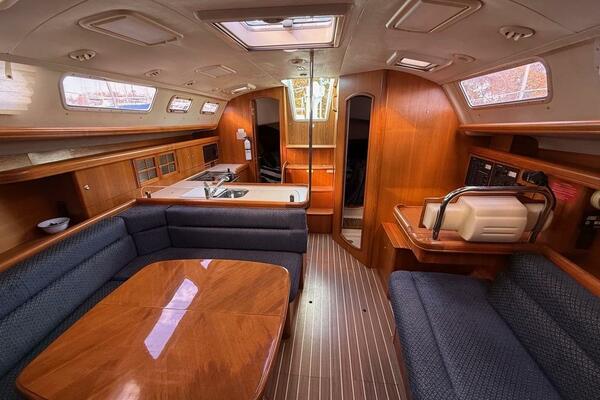 WINDEPENDENCE 38ft Hunter Yacht For Sale