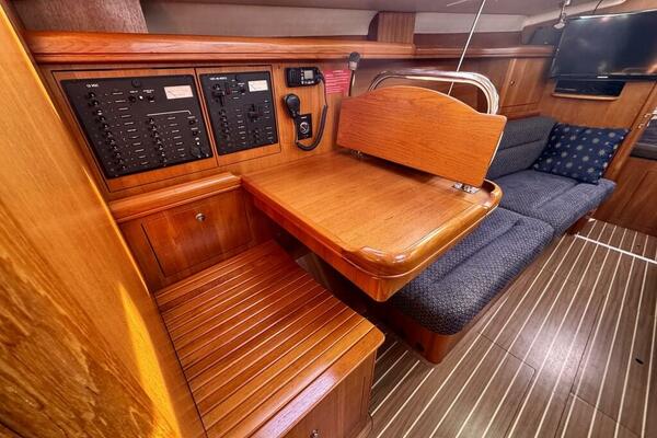 WINDEPENDENCE 38ft Hunter Yacht For Sale