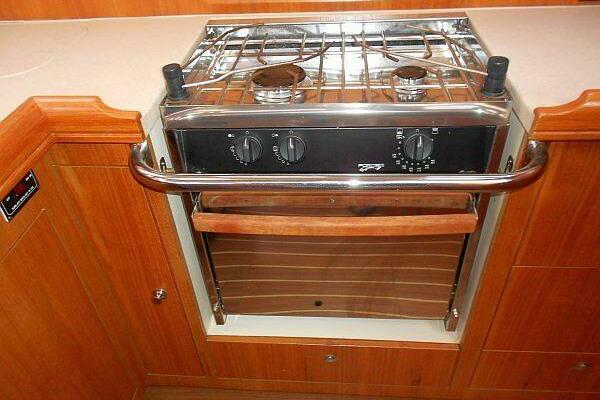 WINDEPENDENCE 38ft Hunter Yacht For Sale