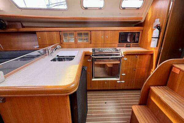 Hunter 38 Yacht For Sale