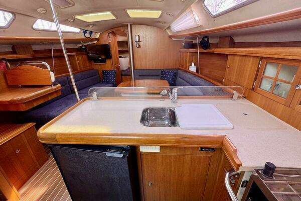 Hunter 38 Yacht For Sale