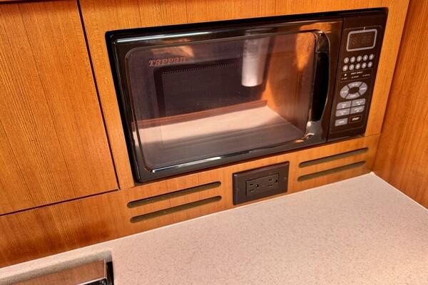 WINDEPENDENCE 38ft Hunter Yacht For Sale