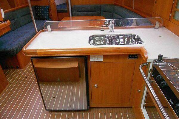 WINDEPENDENCE 38ft Hunter Yacht For Sale