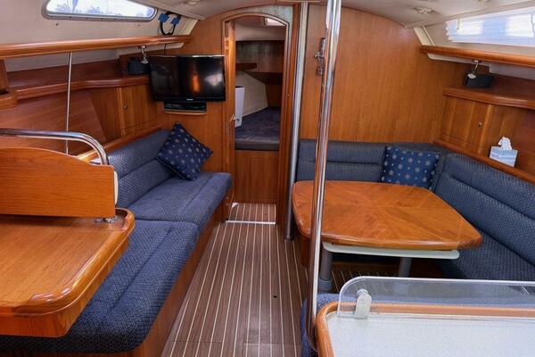 WINDEPENDENCE 38ft Hunter Yacht For Sale