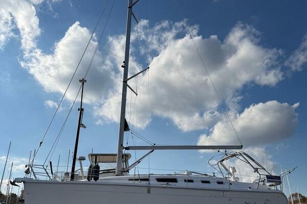 WINDEPENDENCE 38ft Hunter Yacht For Sale