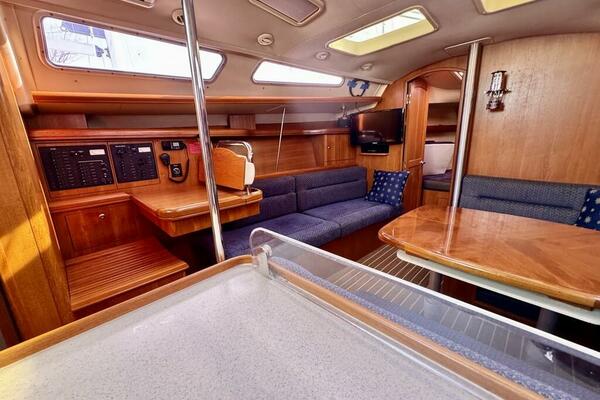WINDEPENDENCE 38ft Hunter Yacht For Sale