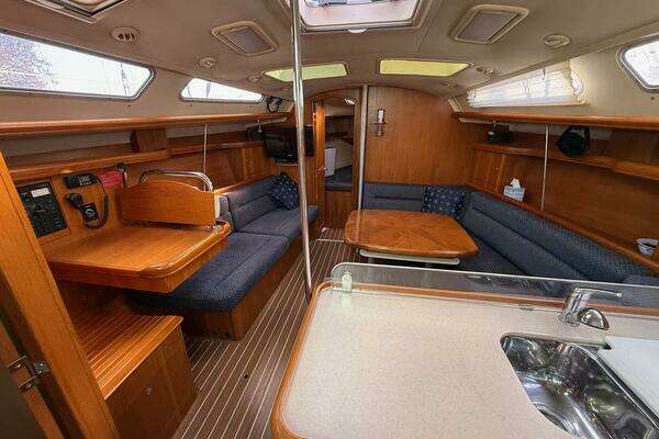 Hunter 38 Yacht For Sale
