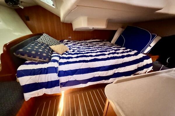 WINDEPENDENCE 38ft Hunter Yacht For Sale