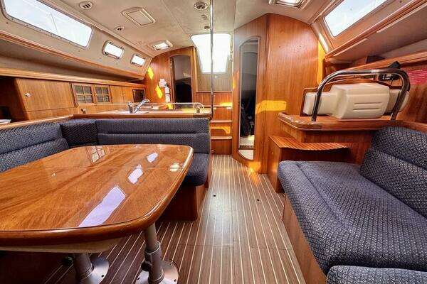 Hunter 38 Yacht For Sale