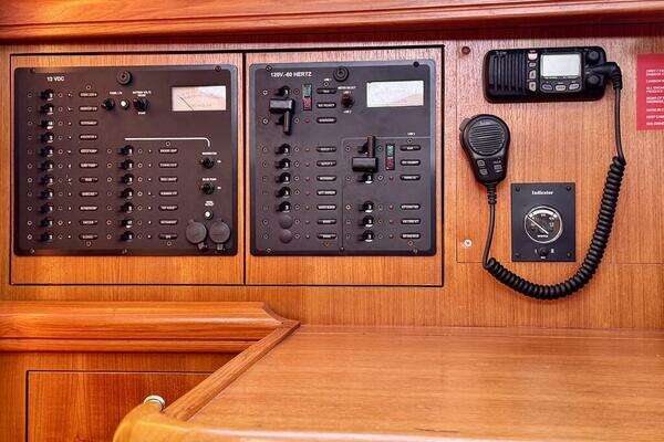 Hunter 38 Yacht For Sale