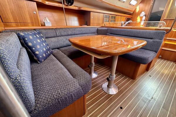 WINDEPENDENCE 38ft Hunter Yacht For Sale