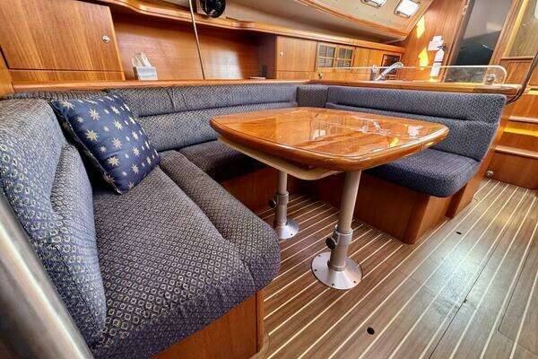 Hunter 38 Yacht For Sale