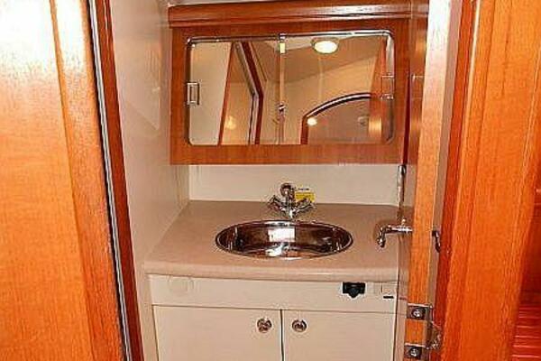 WINDEPENDENCE 38ft Hunter Yacht For Sale