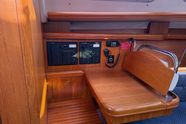 WINDEPENDENCE 38ft Hunter Yacht For Sale