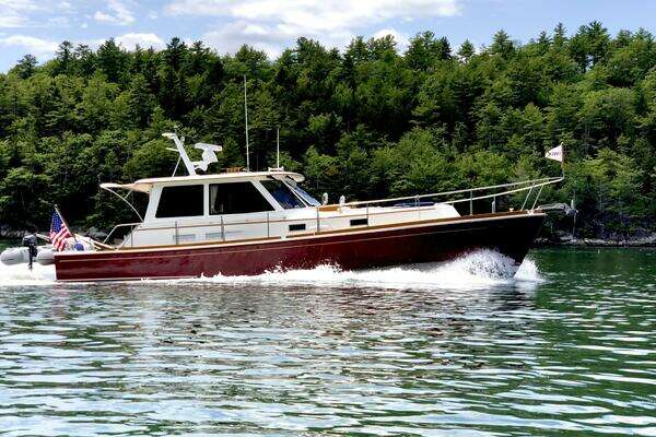 Grand Banks Yachts - Eastbay 43SX