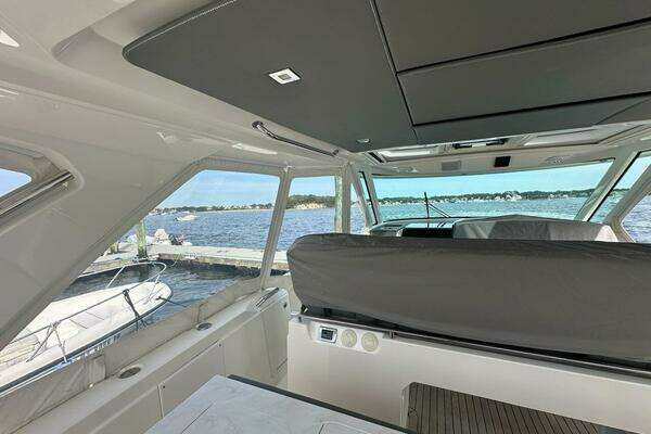Tiara Sport 43 LS Yacht For Sale