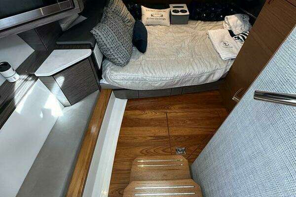 Tiara Sport 43 LS Yacht For Sale