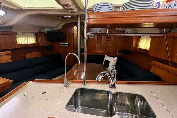 Photo of the 2003 Hunter 386 "Seaquel"