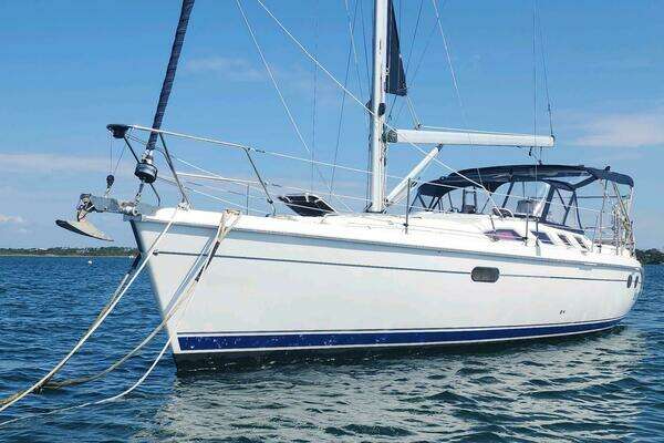 Photo of the 2003 Hunter 386 "Seaquel"