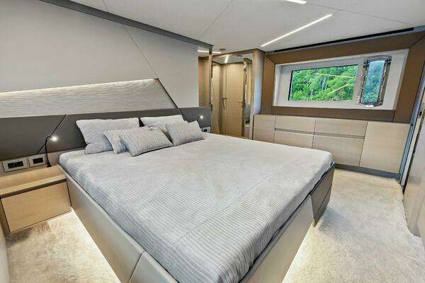 Pershing 7X Yacht For Sale