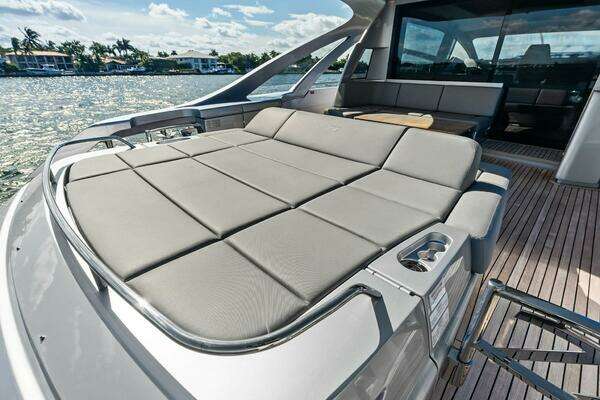 Pershing 7X Yacht For Sale