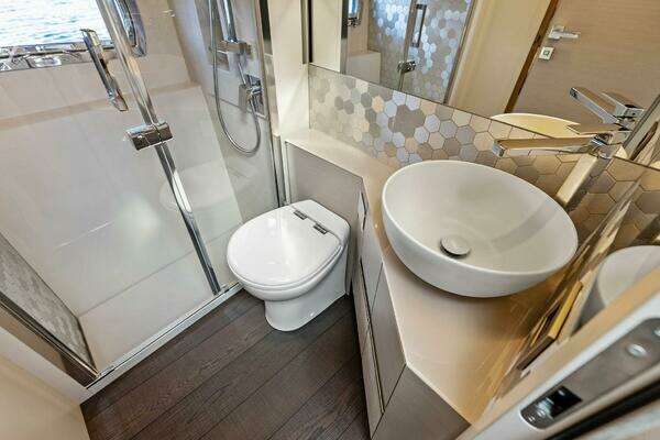 Pershing 7X Yacht For Sale