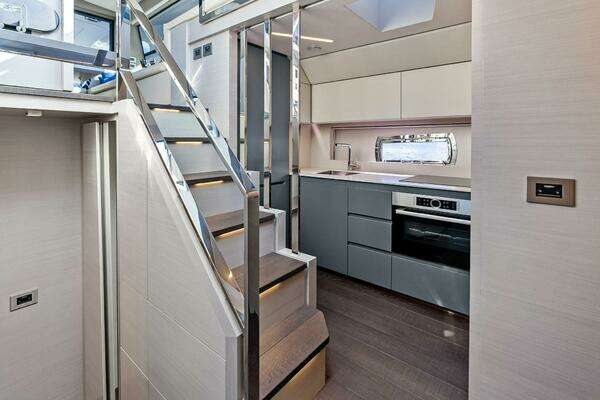 Pershing 7X Yacht For Sale