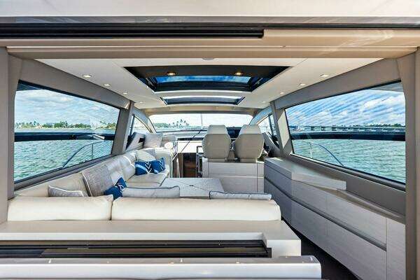 Pershing 7X Yacht For Sale