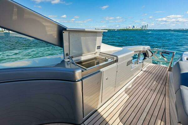 Pershing 7X Yacht For Sale