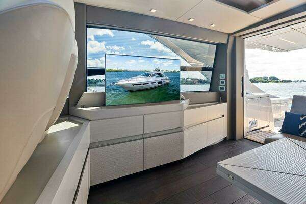 Pershing 7X Yacht For Sale