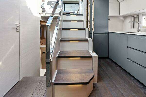 Pershing 7X Yacht For Sale